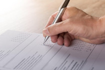 Enquête terrain, remplir le formulaire de l'enquête sur papier ou via le formulaire sur la plateforme.